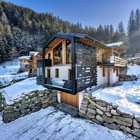 Βίλα Luxurios Chalet With Indoor Pool, Sauna And Jacuzzi