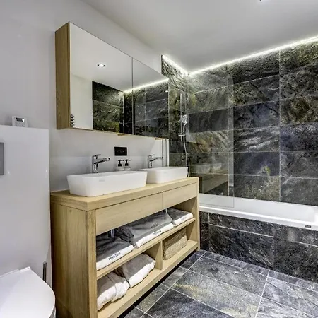 Luxurios Chalet With Indoor Pool, Sauna And Jacuzzi Βίλα