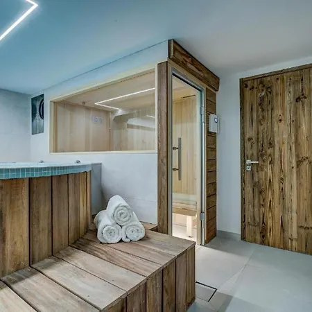 Luxurios Chalet With Indoor Pool, Sauna And Jacuzzi
