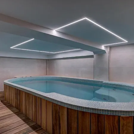 Luxurios Chalet With Indoor Pool, Sauna And Jacuzzi *
